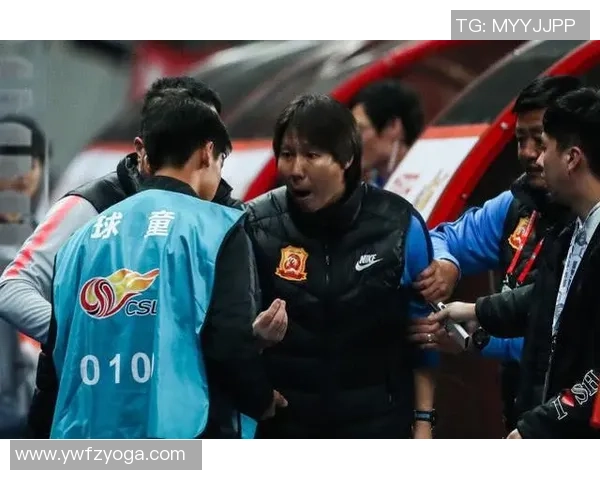 上海羽毛球队节奏争议引发热议球迷与专家观点碰撞激烈 上海羽毛球队节奏争议引发热议球迷与专家观点碰撞激烈